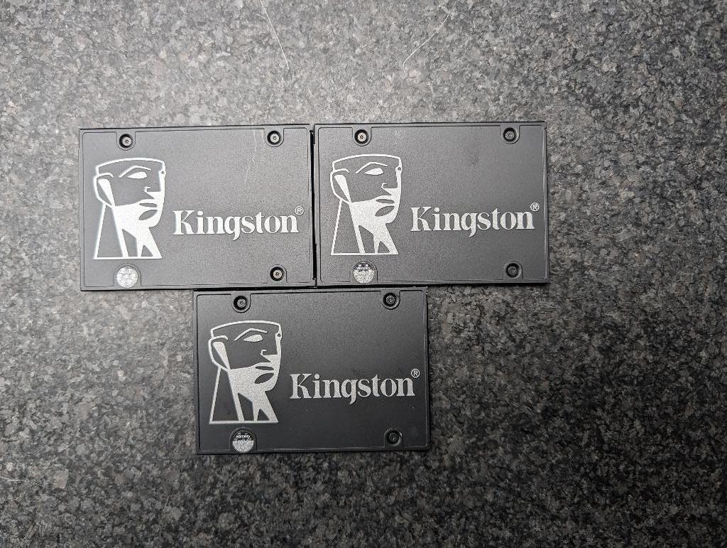 3x Kingston SKC600 SSD 256GB, Computers en Software, Harde schijven, Ophalen, Intern, Gebruikt, 256GB