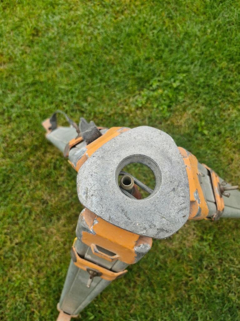 2 Trépied de laser, Bricolage & Construction, Instruments de mesure, Enlèvement, Comme neuf, Autres appareils de mesure ou compteurs