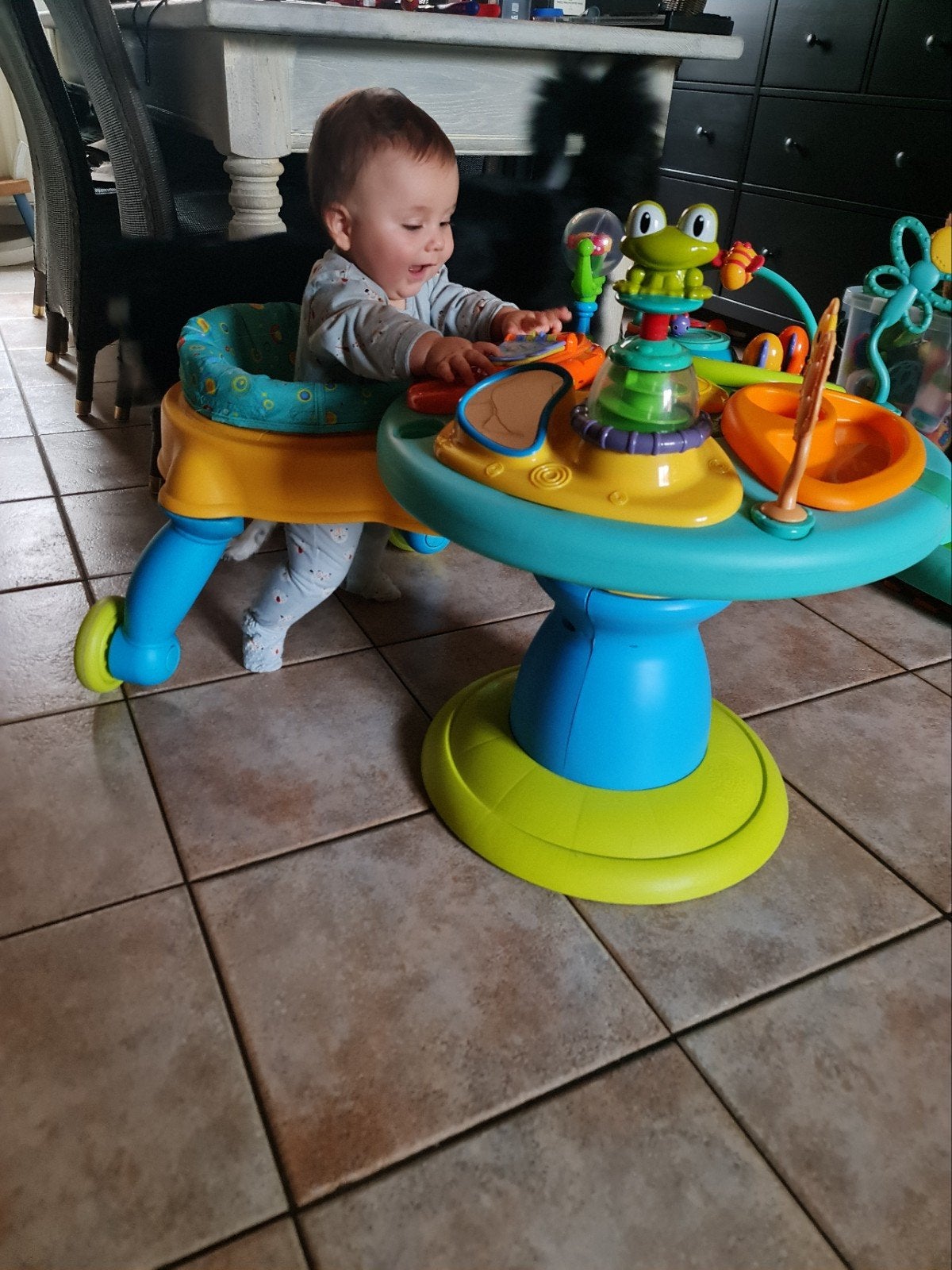 baby activiteiten tafel met zitje., Kinderen en Baby's, Ophalen, Gebruikt, Babygym, Met licht