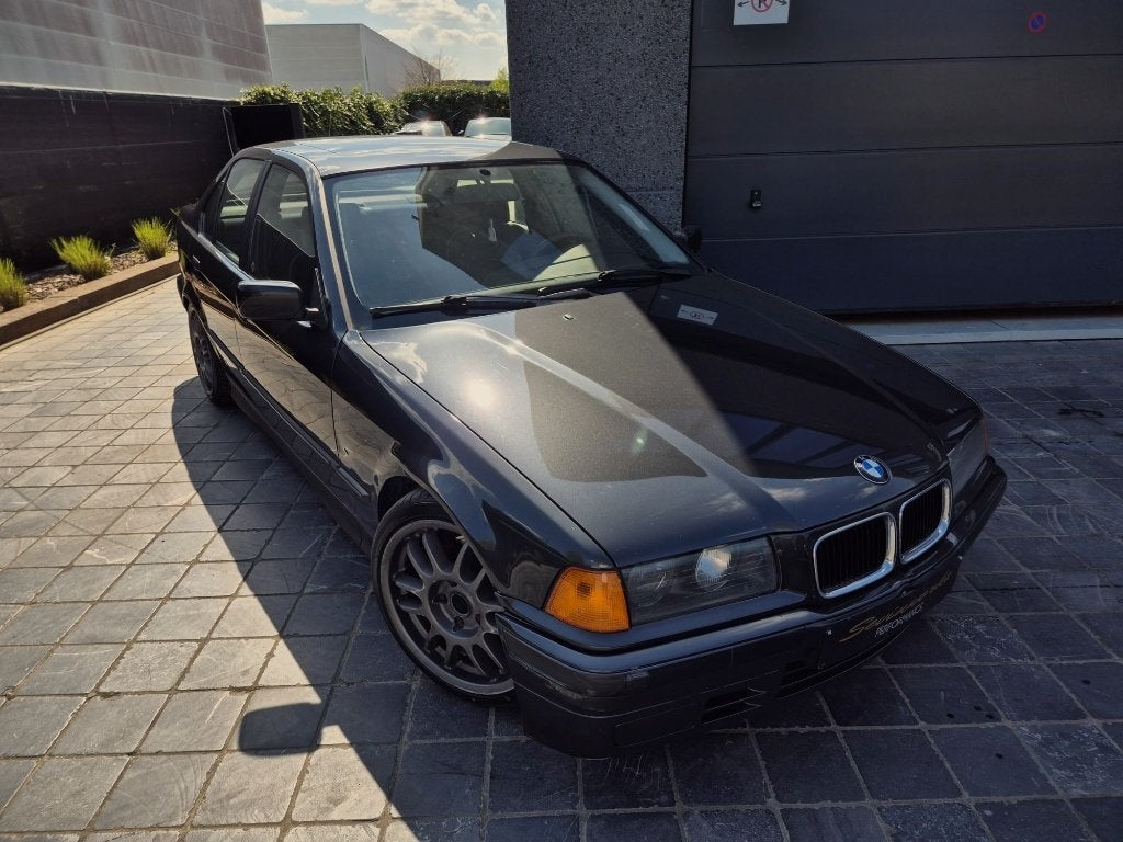 BMW 318i / OLDTIMER ! / Manueel / Sedan, foto 4