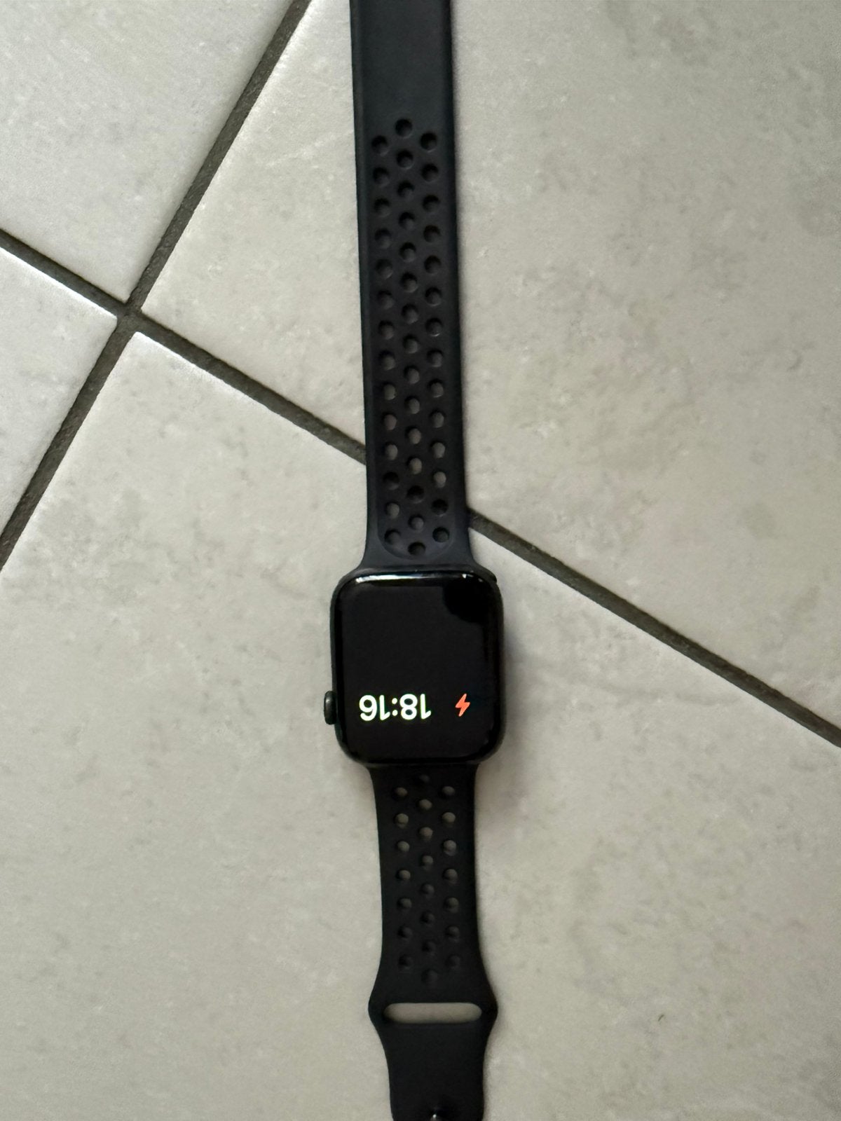 Apple watch serie 6, Bijoux, Sacs & Beauté, Enlèvement, Comme neuf, Noir, IOS