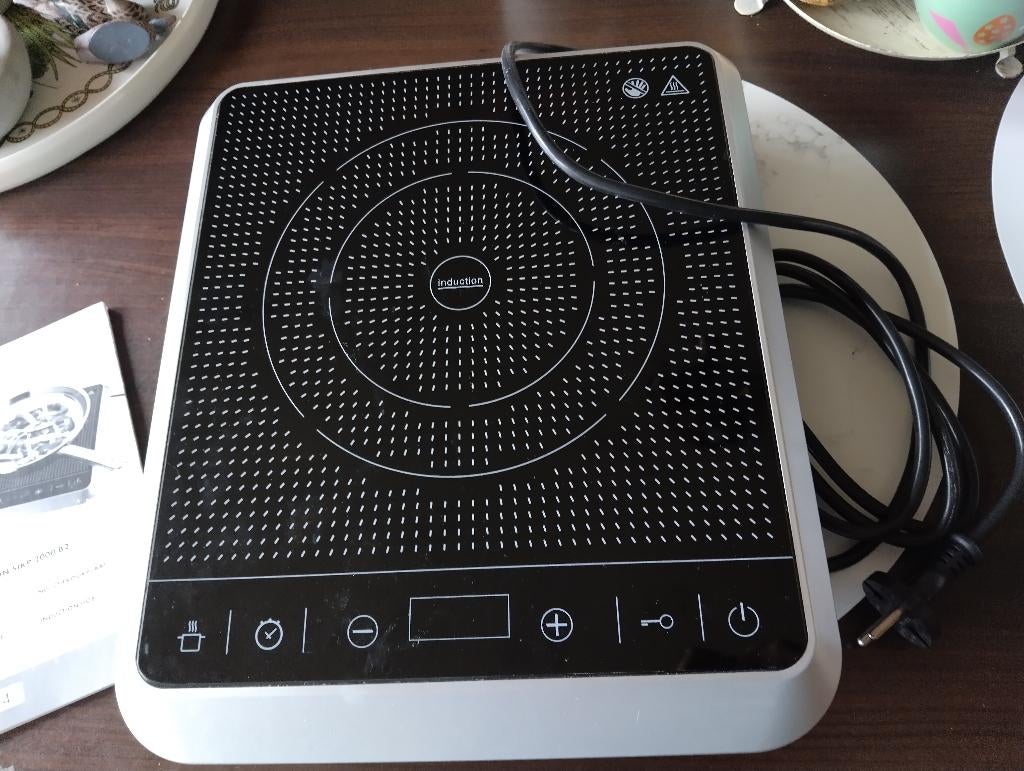 Cuisinière à induction SilverCrest 2000 W, Comme neuf, Enlèvement, Induction, 3 zones de cuisson ou moins