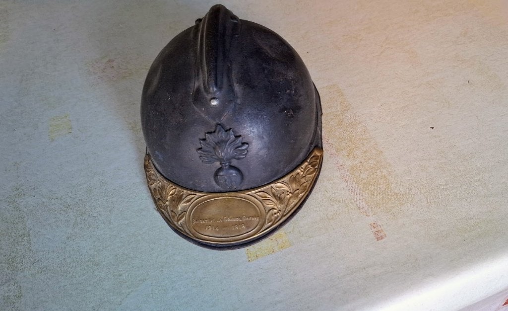 Adrian helm + bajonet 14/18, Verzamelen, Militaria | Algemeen, Ophalen of Verzenden, Landmacht, Helm of Baret