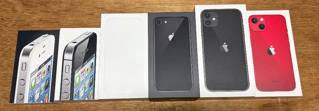 Verzameling iPhones: 4S, 6, 8, 11 en 13, Télécoms, Rouge, 128 GB, IPhone 13, Comme neuf