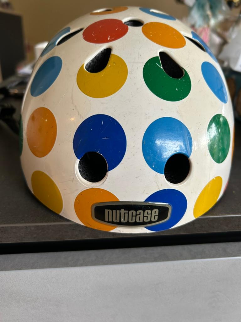 Kinderhelm Nutcase S/M, Fietsen en Brommers, Ophalen of Verzenden, Gebruikt, M, Jongen of Meisje