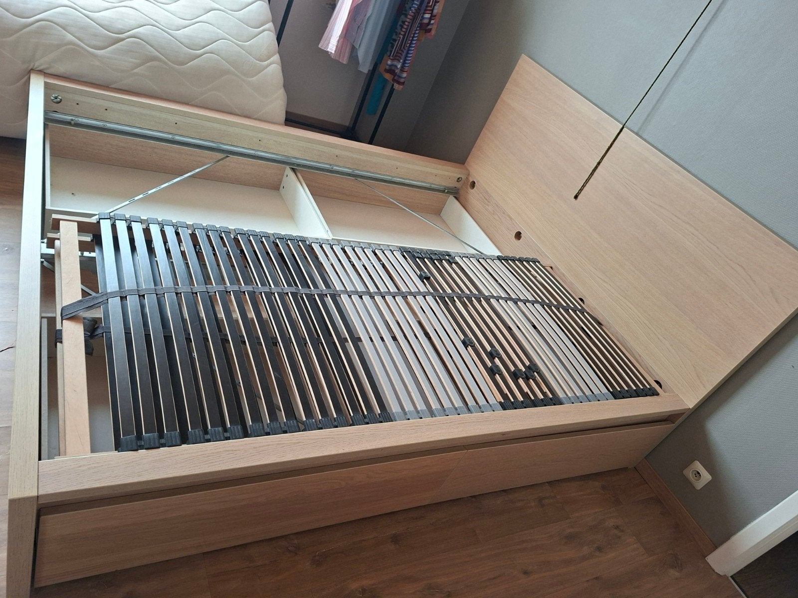 slaapkamer, bed met latoflex en 2 nachtkastjes, Ophalen