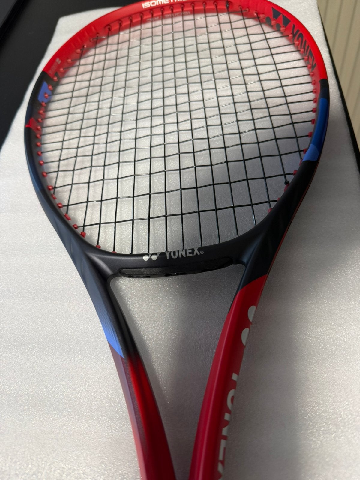 Raquette tennis yonex v core, Sports & Fitness, Tennis, Enlèvement, Comme neuf, Raquette