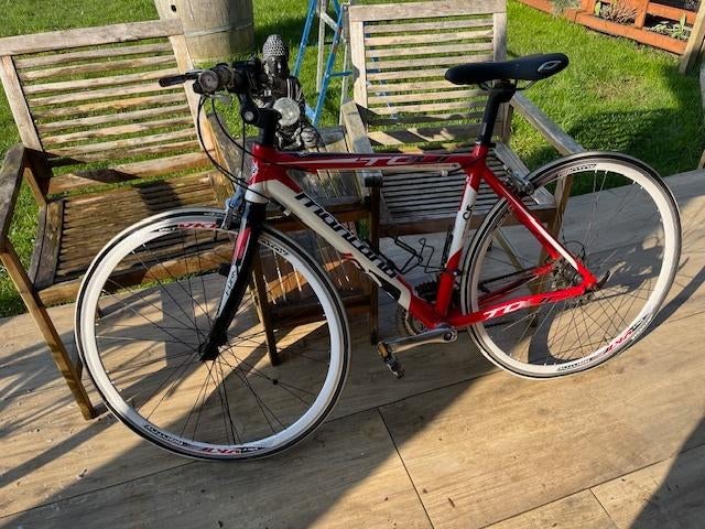 koersfiets Montana wit/rood met plat stuur, Enlèvement, Comme neuf