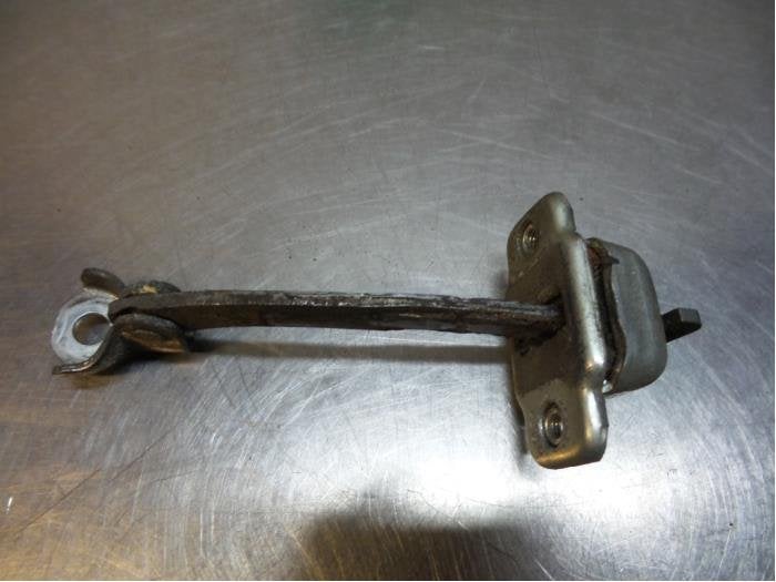 Butée 4portes arrière gauche d'un Peugeot 107 (107 05-), Autos : Pièces & Accessoires, Carrosserie & Tôlerie, -, 3 mois de garantie