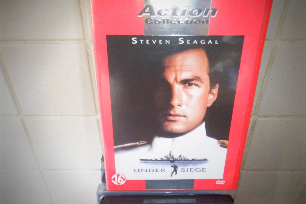 DVD Under Siege (Steven Seagal), CD & DVD, Action, Enlèvement ou Envoi, Comme neuf, Allemand