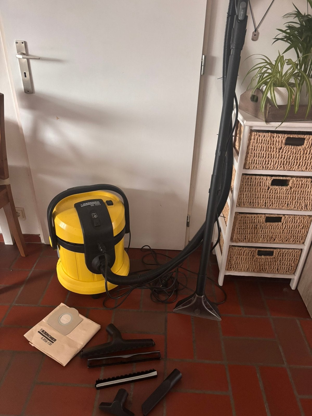 Kärcher SE4001 Tapijtreiniger-1400 W-Nat-en droog stofzuiger, Elektronische apparatuur, Gebruikt, Kärcher, 1200 tot 1600 watt