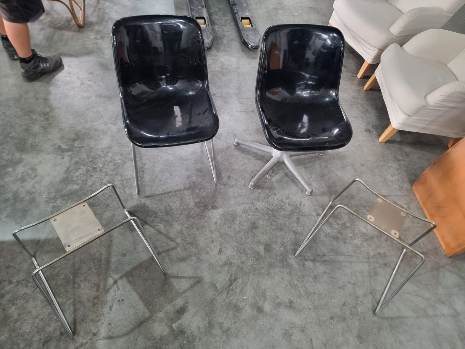 3 zwarte Houtoku  / Artifort Spirit Chair, Ophalen