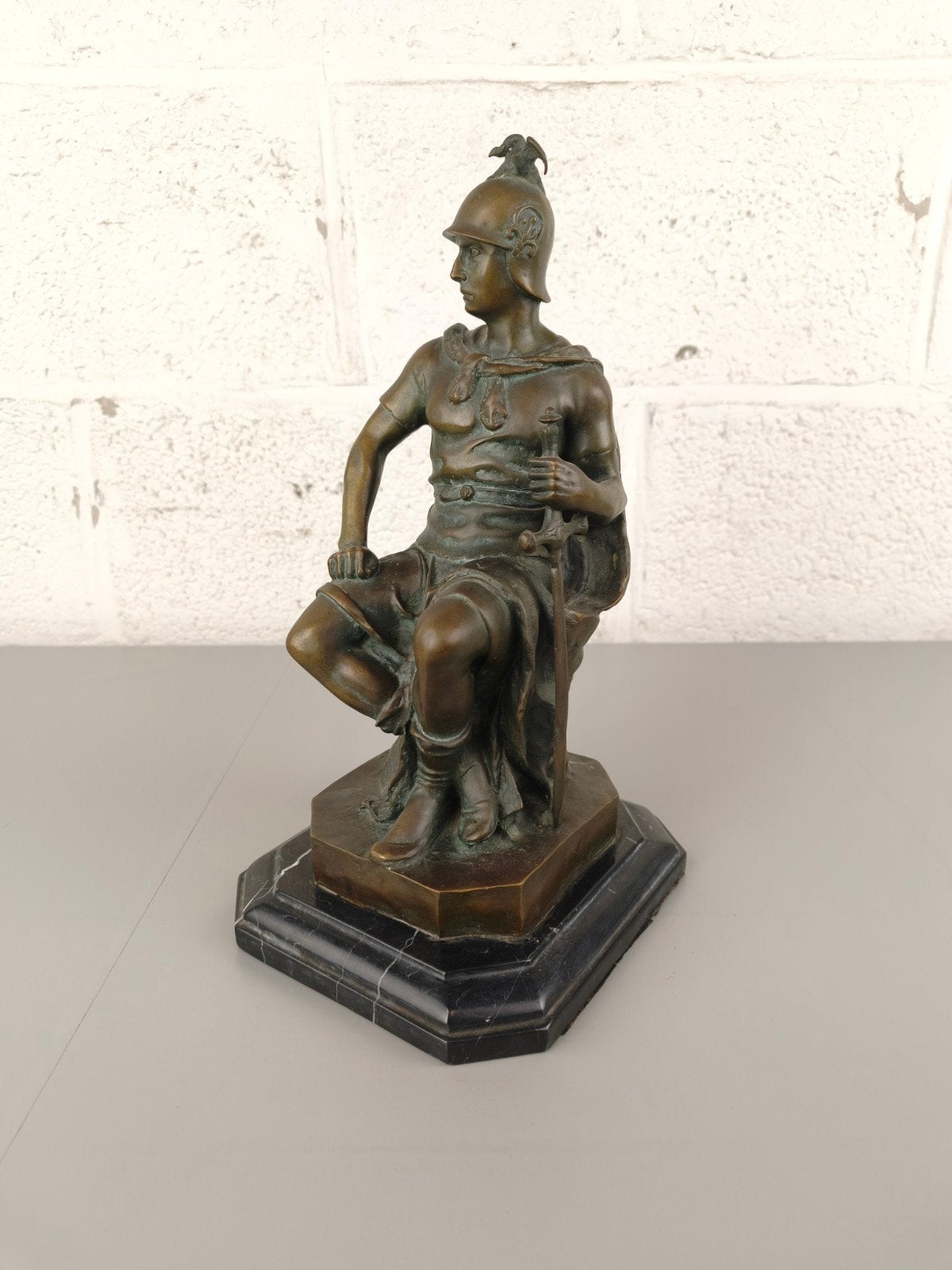 Bronzen beeld Romeinse soldaat, Enlèvement ou Envoi