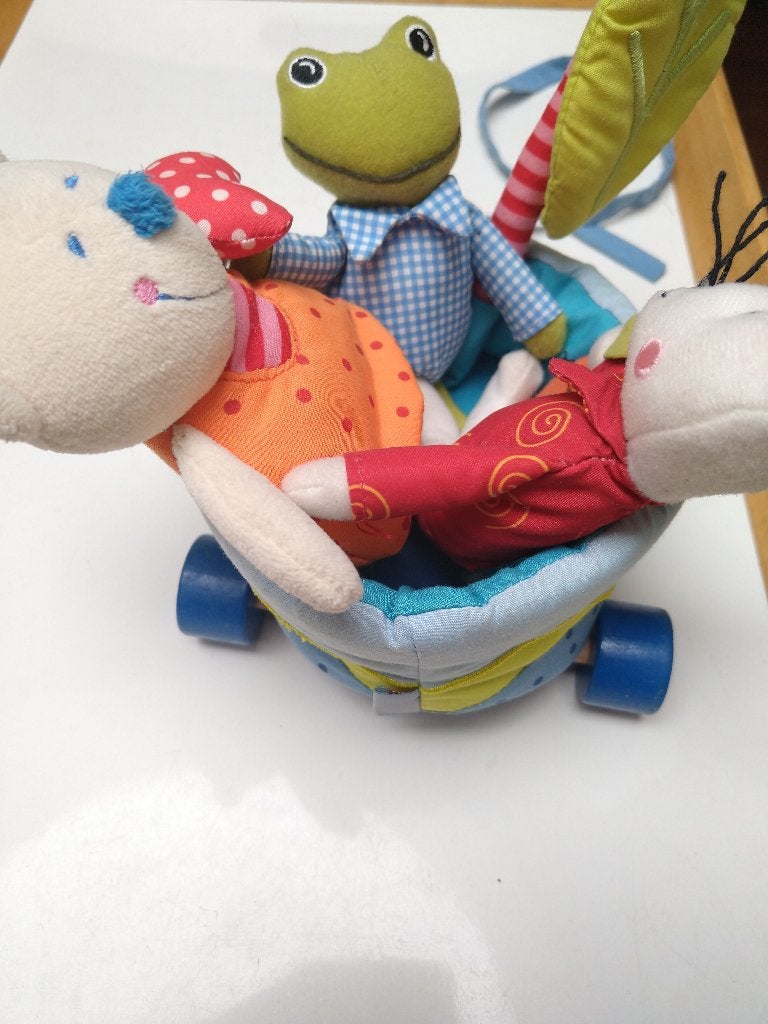 babyspeelgoed: HABA trekwagentje met 3 figuren: €12, Ophalen, Zo goed als nieuw, Overige typen, Met wieltjes
