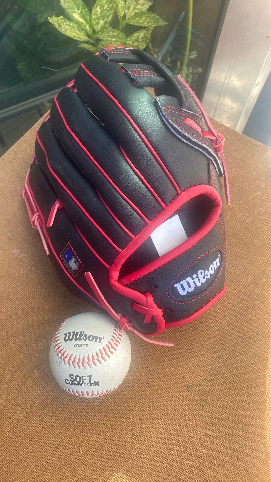 Wilson A360 lederen baseball / softball glove + A1217 bal, Ophalen of Verzenden, Zo goed als nieuw, Bal