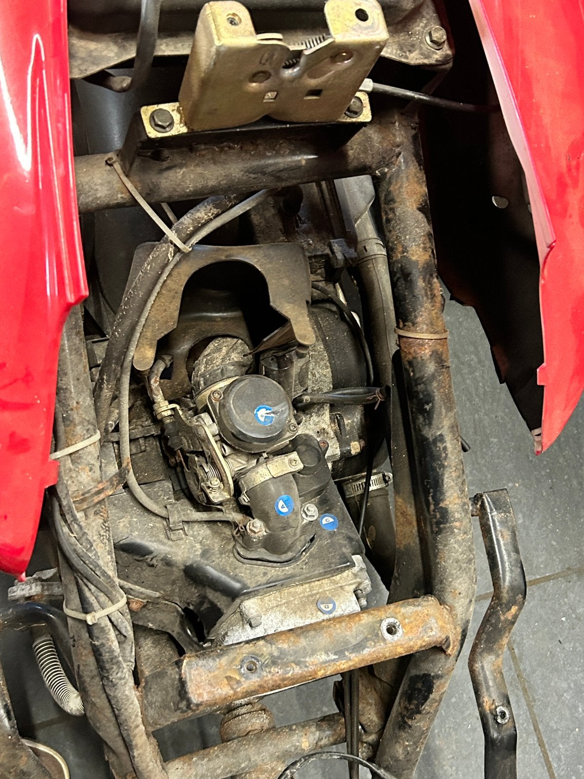 Gy6 motor 4 takt 49cc compleet en werkend, Fietsen en Brommers, Ophalen