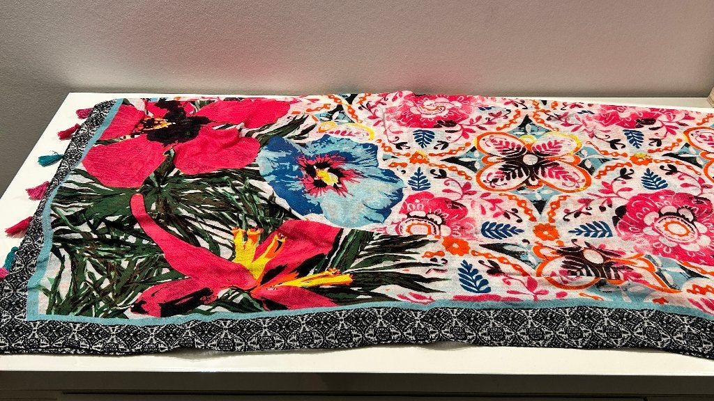 Multicolor foulard met kleurrijke print, Kleding | Dames, Mutsen, Sjaals en Handschoenen, Ophalen of Verzenden, Zo goed als nieuw