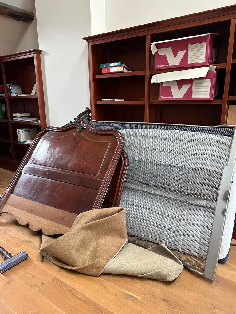 GRATIS. Antiek bed inclusief goede matras, Enlèvement