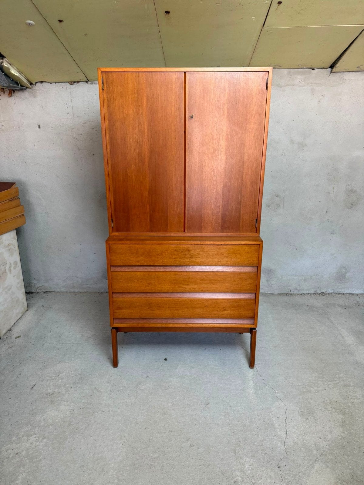 highboard door Van Den Berghe Pauvers, Ophalen