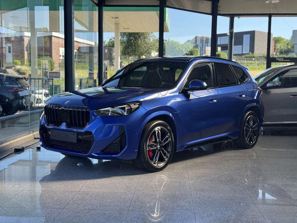BMW X1 xDrive25e M Sport Pro / PANO / TRKHK / BLIND / MEM, 245 pk, Gebruikt, Zwart, Blauw