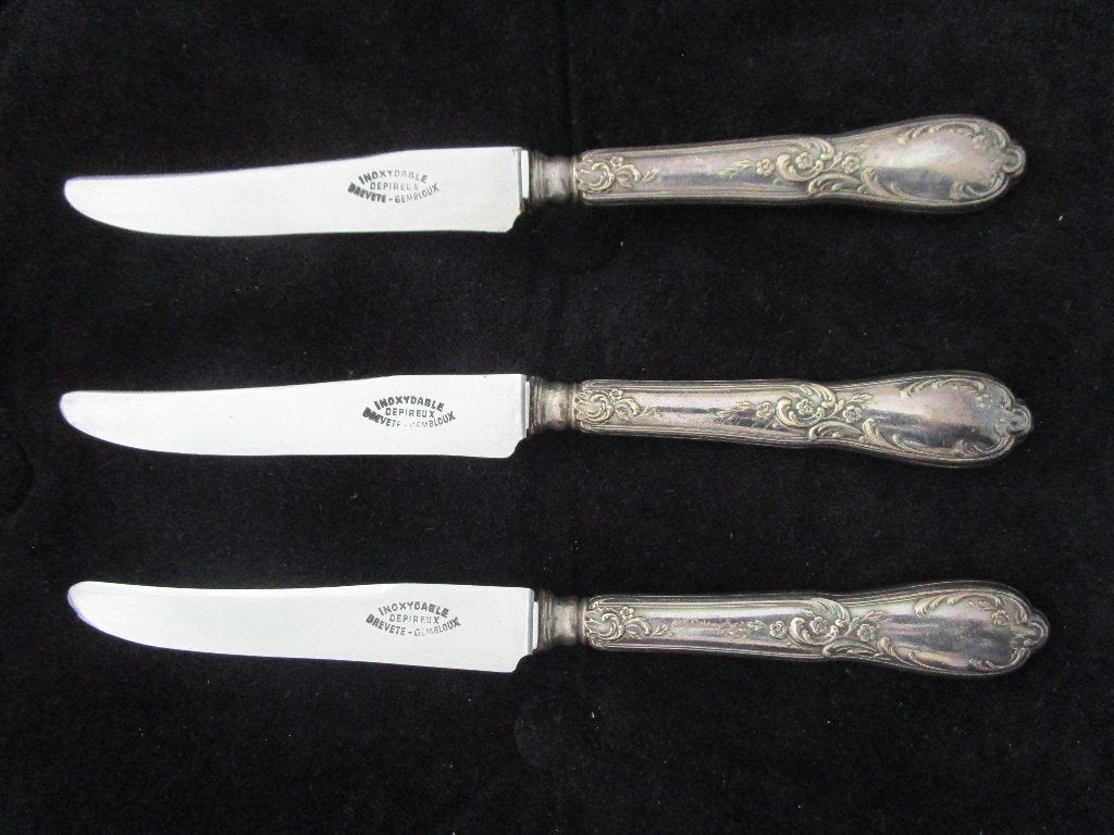 12 COUTEAUX À DESSERT EN MÉTAL ARGENTÉ - GEMBLOUX - 21 CM, Antiquités & Art, Envoi