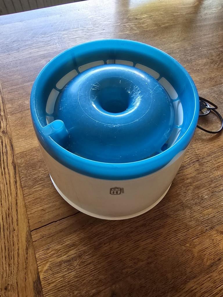 2 drink waterfonteinen voor hondjes of poezen, Dieren en Toebehoren, Ophalen