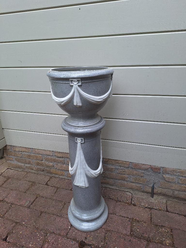 Sierlijke cache-pot op sokkel 100% made in Italy, Antiek en Kunst, Antiek | Keramiek en Aardewerk, Ophalen