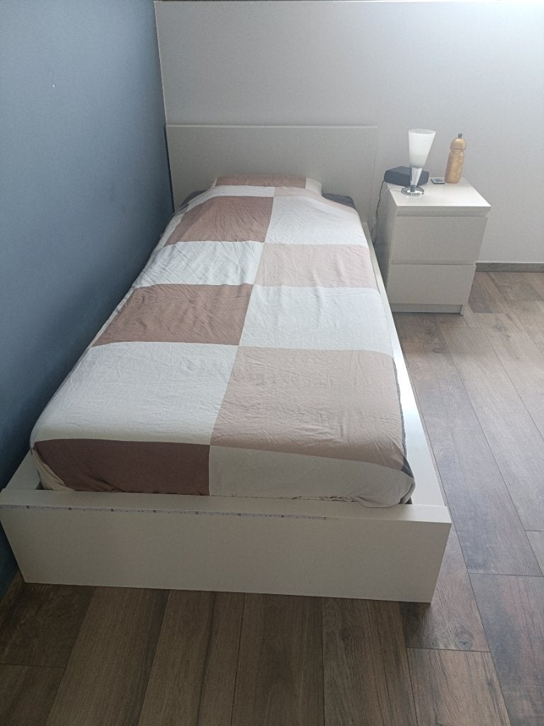 IKEA MALM slaapkamer: 2 bedden, bureau, nachtkastjes, ..., Huis en Inrichting, Slaapkamer | Bedden, Ophalen, Gebruikt, 90 cm, Eenpersoons