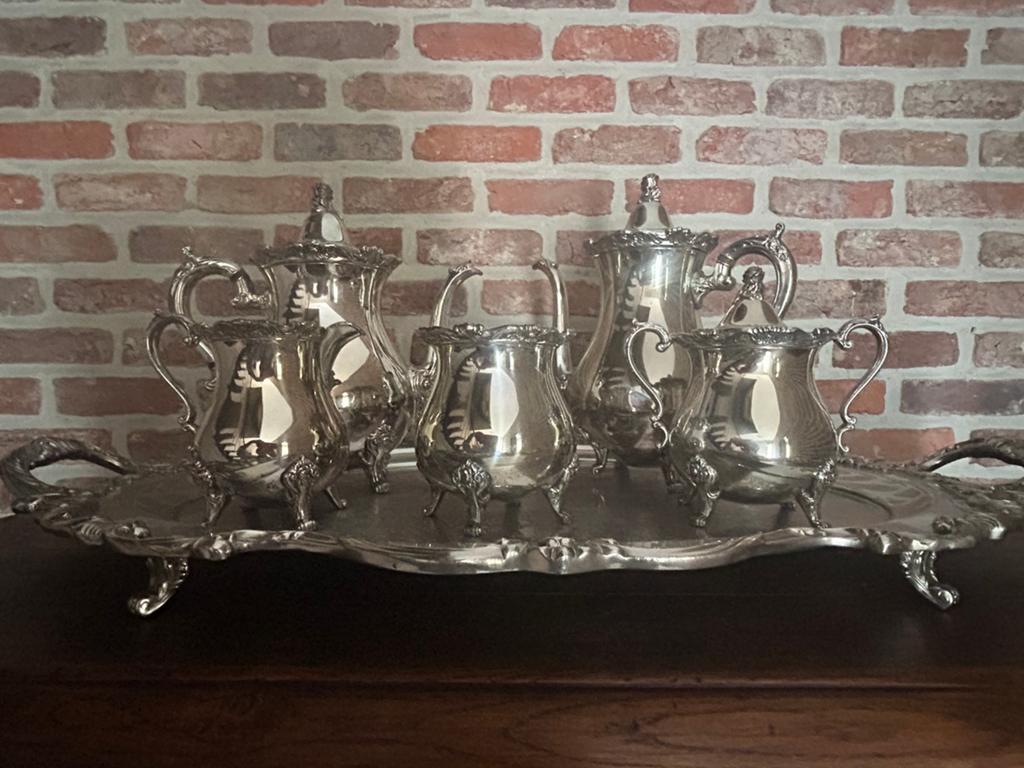 Verzilverd koffie theeset groot model, Ophalen