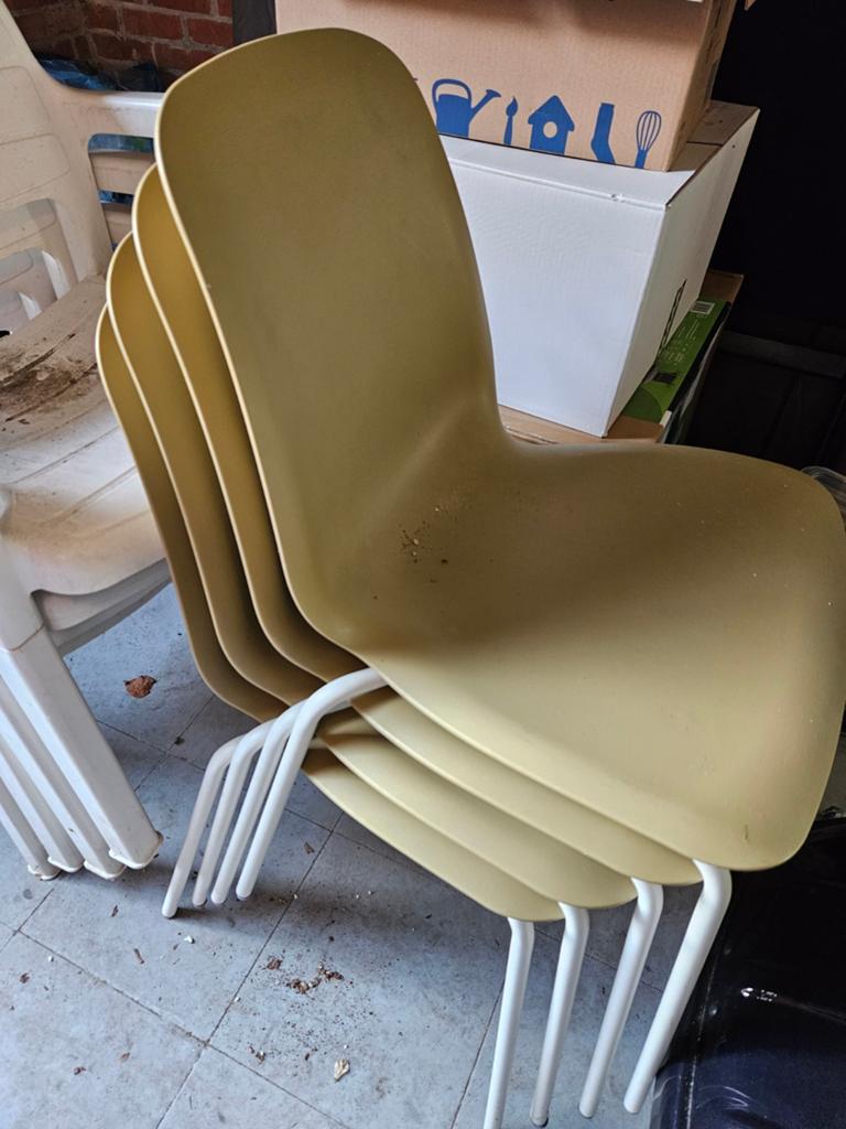 4 chaises pour la cuisine ou la salle à manger