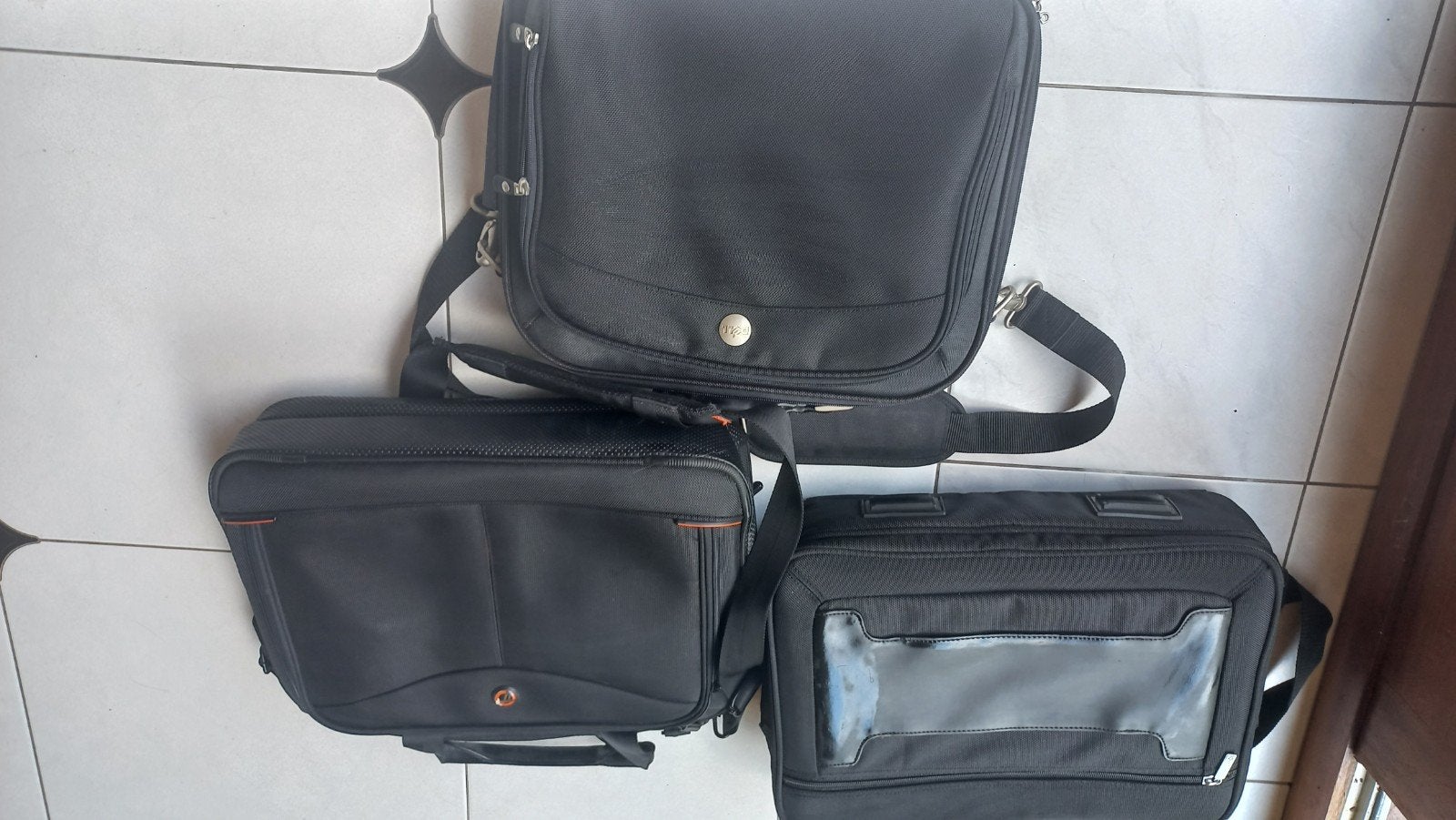 Enkel nog Targus laptoptas te koop., Computers en Software, Laptoptassen, Ophalen, Dell