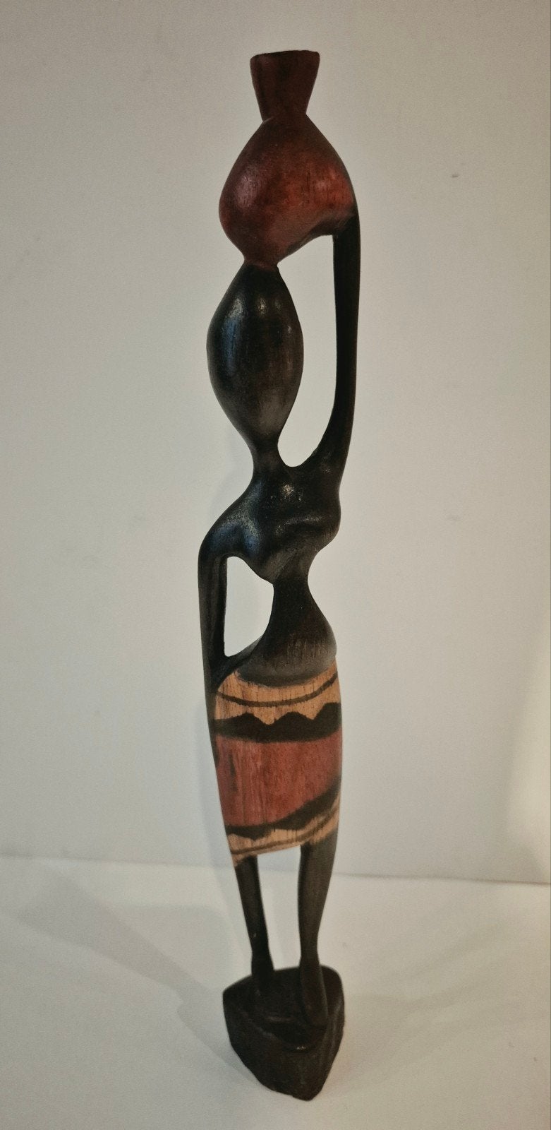 Afrikaans houten beeld vrouw met kruik – handgesneden  27 cm, Ophalen of Verzenden, Beeld, Vrouw