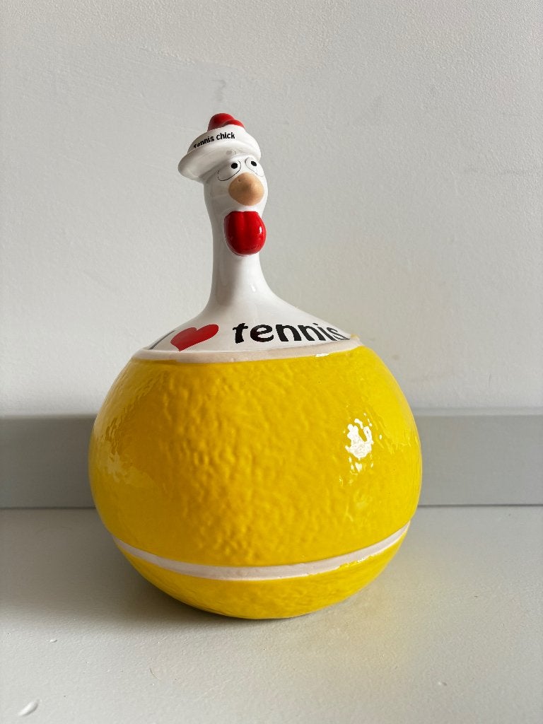 J-line grote kip keramiek, tennis chick - I love tennis, Ophalen of Verzenden, Zo goed als nieuw, Overige soorten, Beeldje of Figuurtje