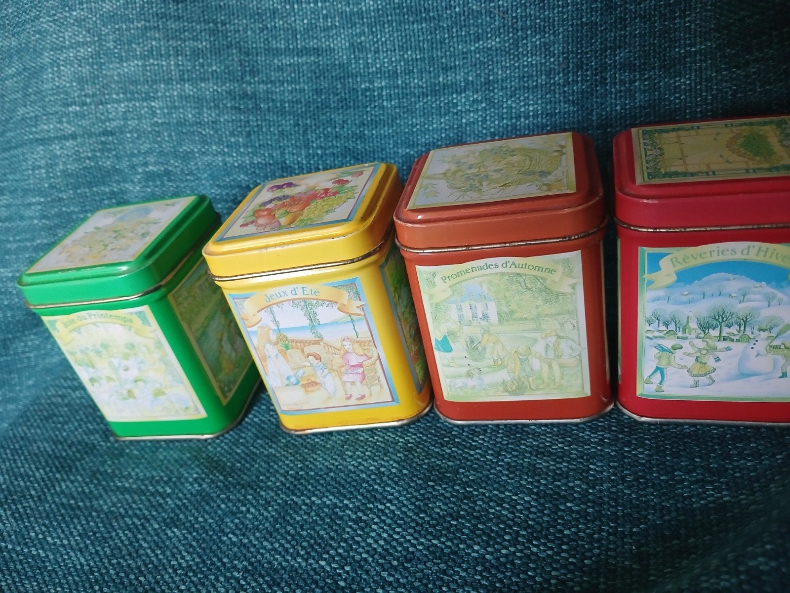 4 petites boites metalliques les 4 saisons, Collections, Enlèvement ou Envoi