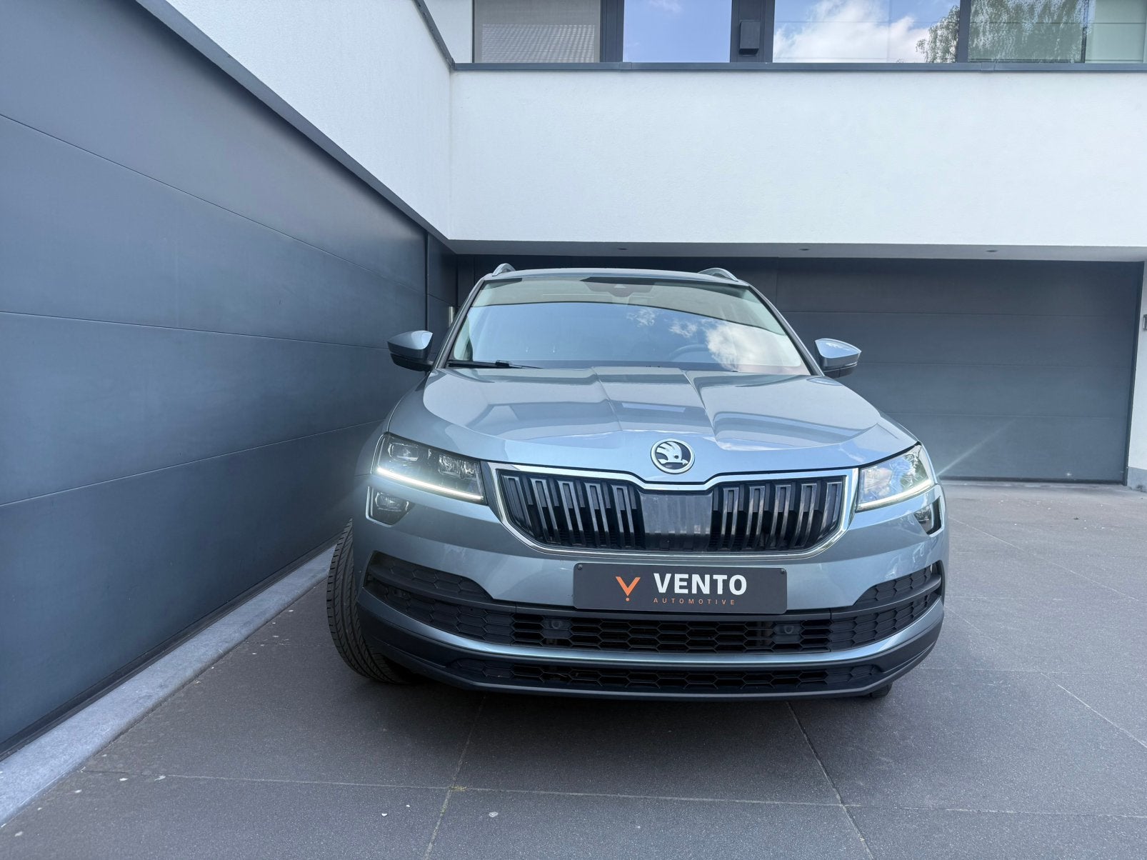 Skoda Karoq 1.5 TSI AUTOMAAT,PANO,GARANTIE, Auto's, Skoda, 1498 cc, 4 cilinders, Leder en Stof, Karoq