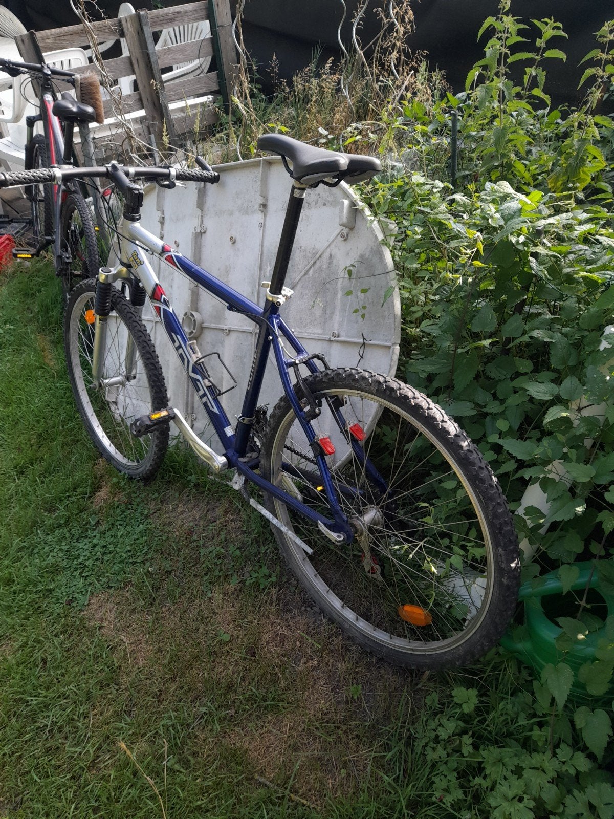 Vélo garçon où homme, Enlèvement