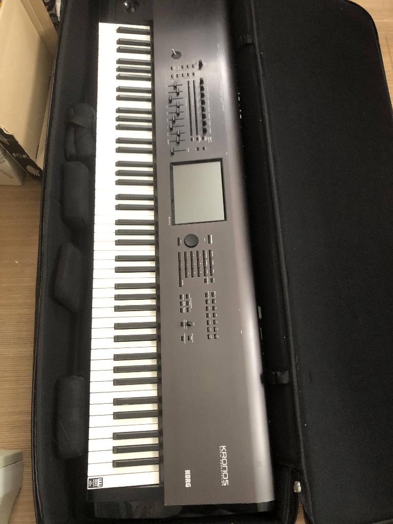 Korg Kronos 88 in perfecte staat, Muziek en Instrumenten, Synthesizers, Ophalen, Korg, Zo goed als nieuw, 88 toetsen