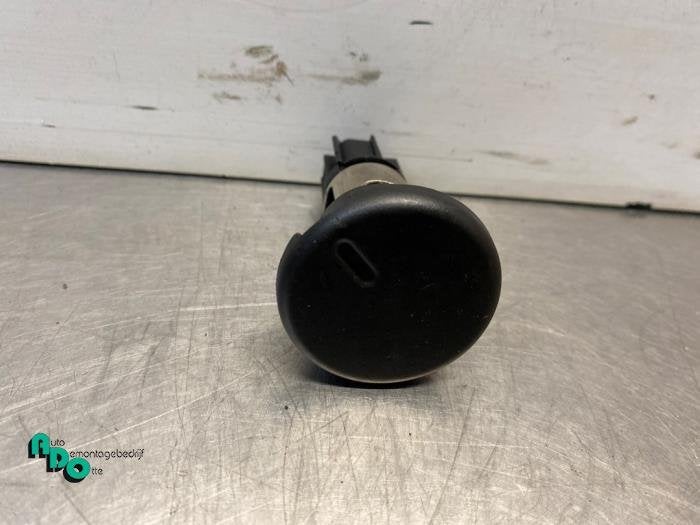 Prise 12 Volts d'un Opel Meriva (Meriva B 10-), -, Opel, 3 mois de garantie, Utilisé