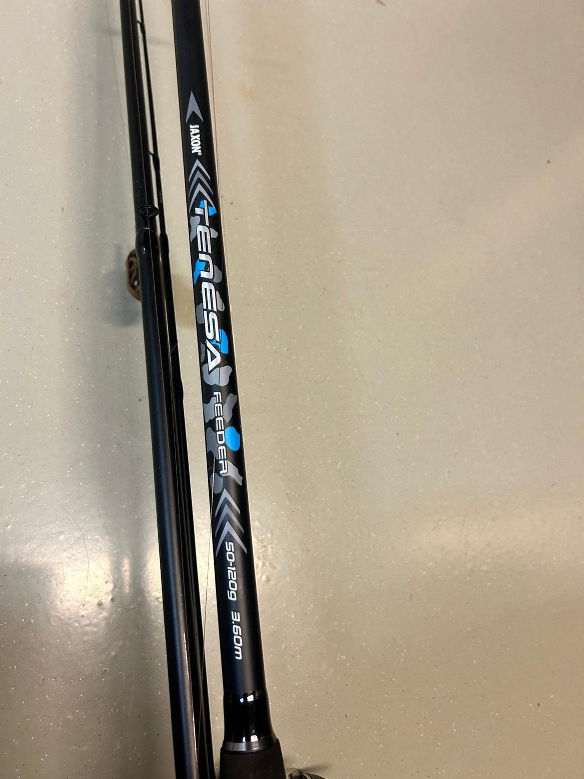 2x Jaxon Feeder hengel 3,60 m 50-120 g + Satori 400 Baitrunn, Watersport en Boten, Ophalen, Zo goed als nieuw, Vislijn