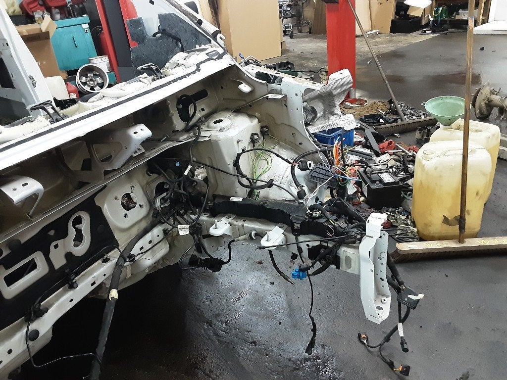 BINNENSPATSCHERM LINKS VOOR Partner (EA / / EF / EN / EU), Kontakt-peugeot@peugeot.com, Gebruikt, Voor, Spatbord