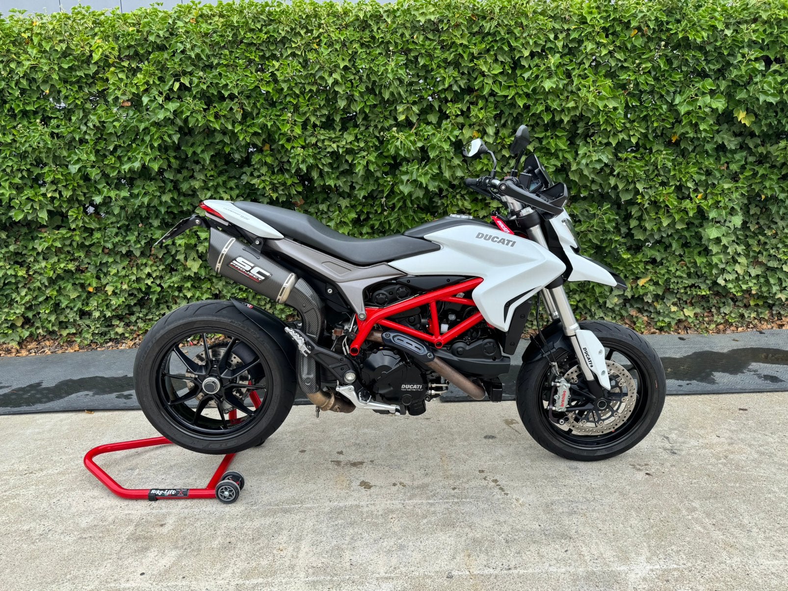 Ducati 939 Hypermotard, Entreprise, 2 cylindres, ABS, 937 cm³