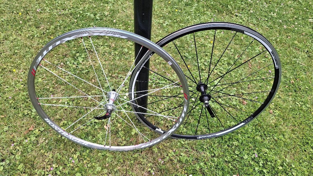 28” koerswiel racefiets voorwiel fietswiel Bontrager Xlite, Vélos & Vélomoteurs, Vélos Pièces, Utilisé, Roue, Enlèvement