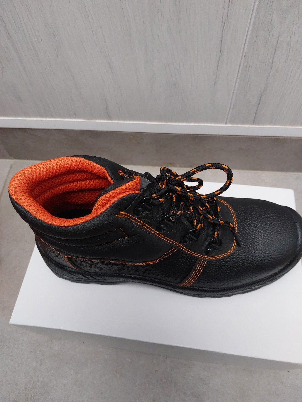 werkschoenen, Ophalen
