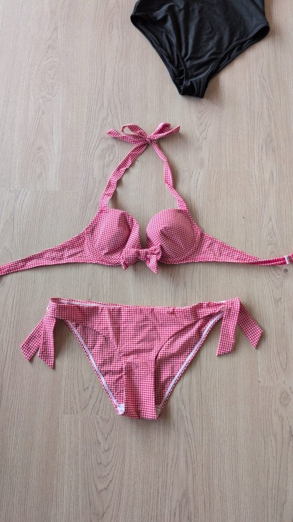 bikini blanc et rouge de la marque Etam - 36 - 8€, Vêtements | Femmes, Vêtements de Bain & Maillots de Bain, Enlèvement ou Envoi