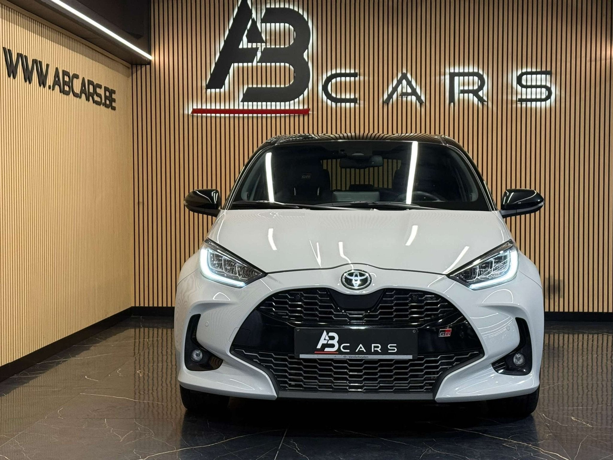 Toyota Yaris Hybrid 1.5i VVT-i * SPORT * FINITION GR * BOÎT, Autos, Achat, Euro 6, Entreprise, Noir