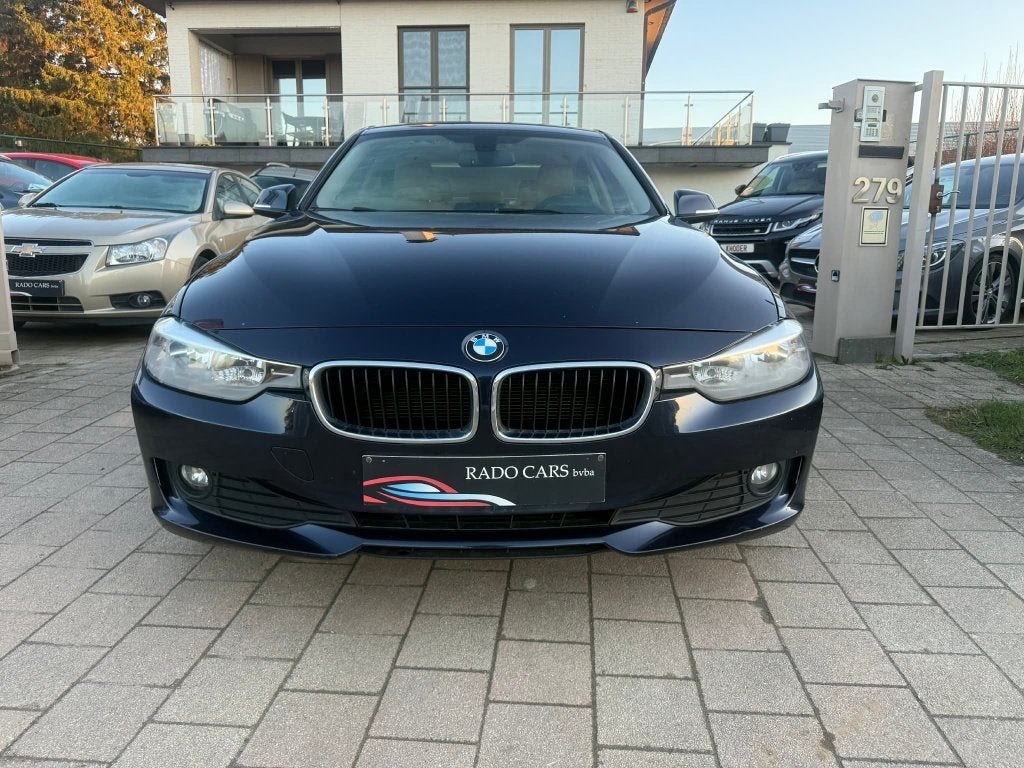 Bmw 318 d.2000 cc van 2013, Auto's, BMW, Beige, https://public.car-pass.be/vhr/ab1aa5a9-96fa-44d2-8ec6-9c931d2366d2, Blauw, Leder