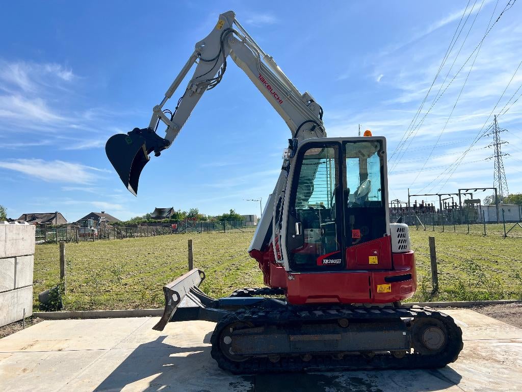 Takeuchi TB280fr midigraver, Enlèvement, Excavatrice