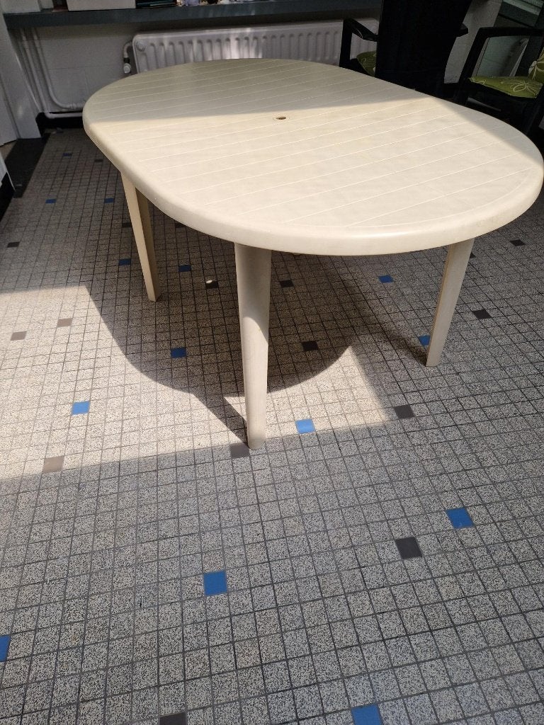 Stevige tuintafel in pvc, Tuin en Terras, Tuintafels, Gebruikt, Ovaal, Kunststof, Ophalen
