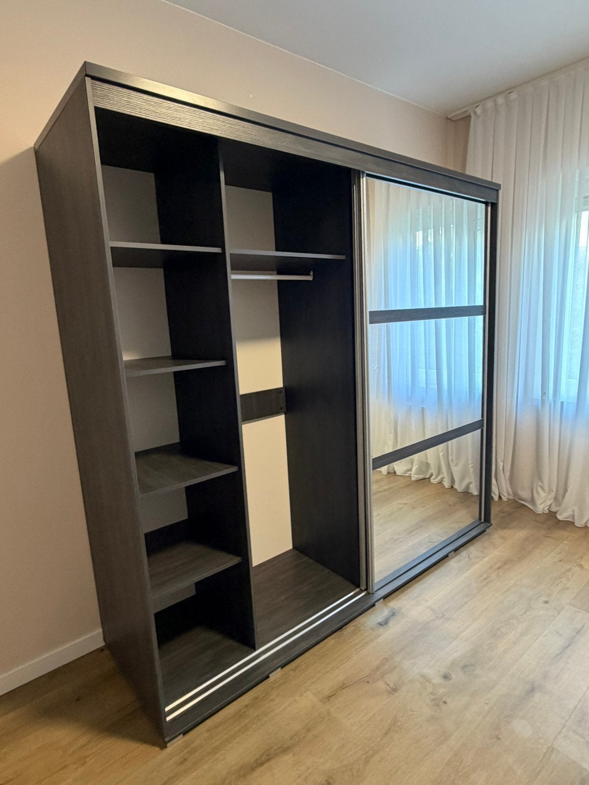 armoir avec portes coulissantes et miroirs - Très bon etat, Maison & Meubles, Enlèvement, Comme neuf