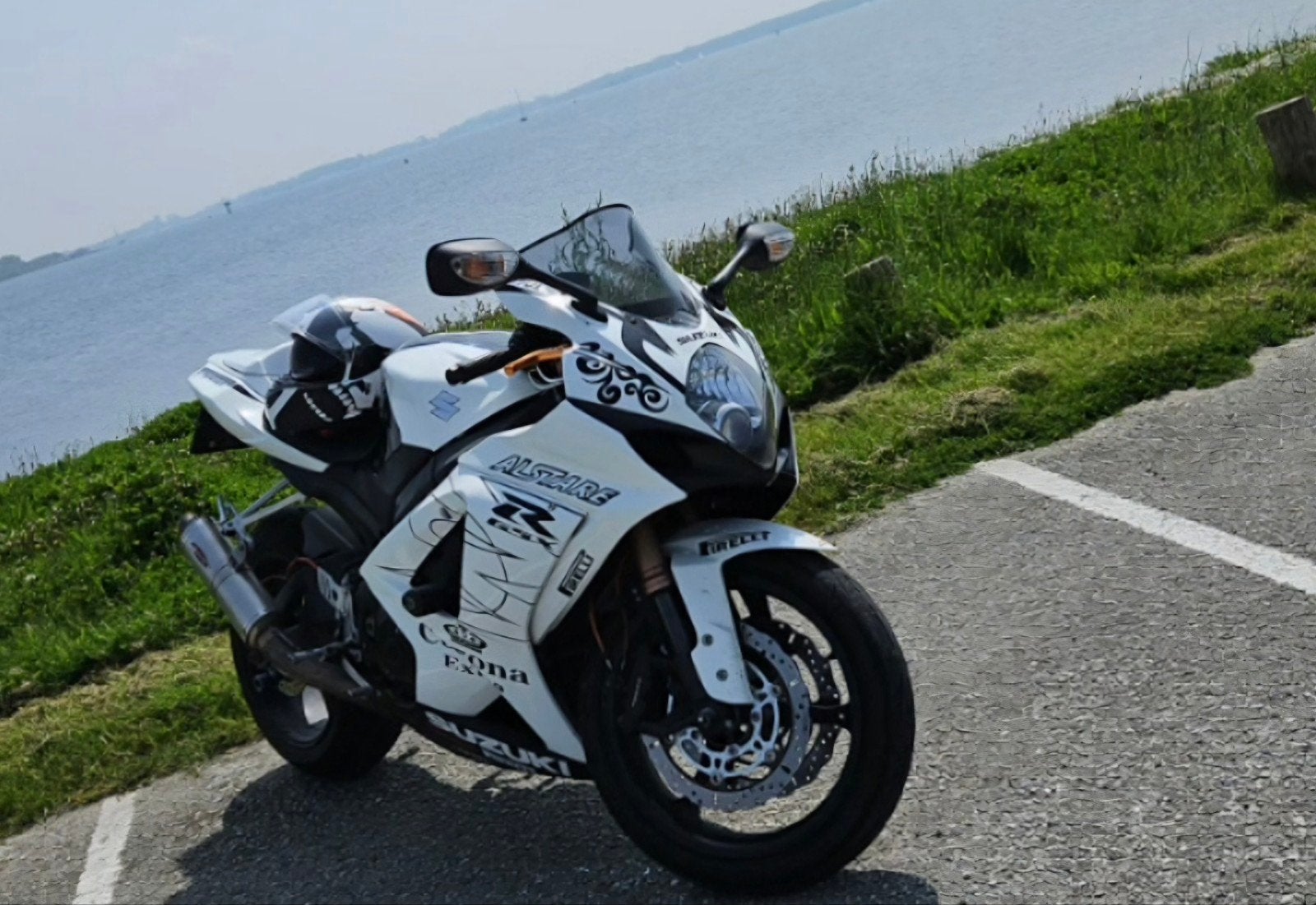 Suzuki gsx-r 1000cc k7 185 PK speciale sticker uitvoering, Motoren, Sportuitlaat, Occasion, 4 cilinders, Motorrijbewijs A